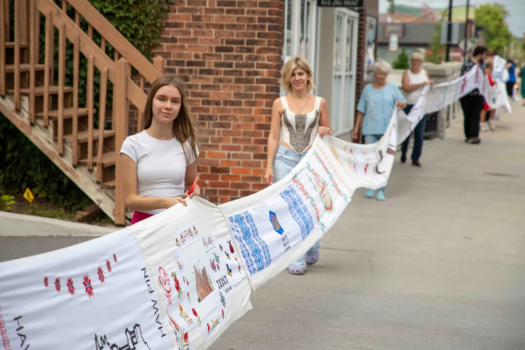 Carrying the Rushnyk of Unity to the festival