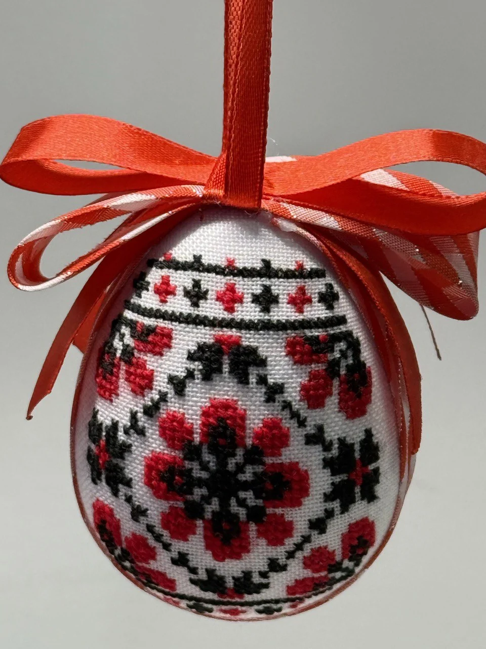 Hand-embroidered pysanka, 8 cm