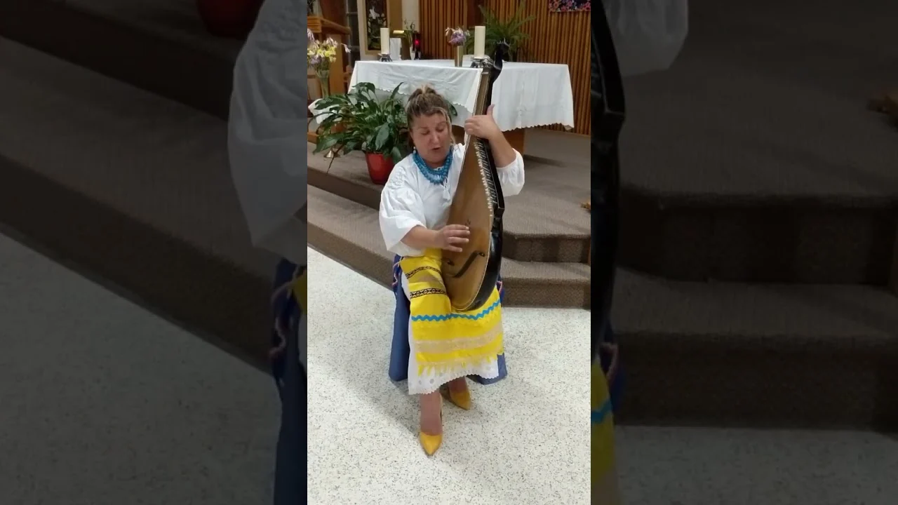 Tanya Navolska singing «Тиха вода, тиха вода», a Ukrainian folk wedding song
