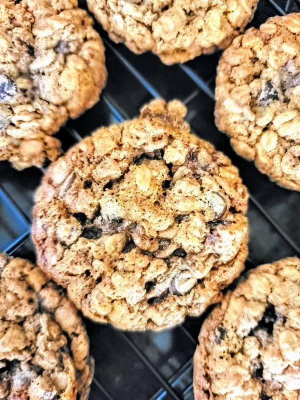 Oatmeal date & chocolate chip cookies — gluten-free and vegan